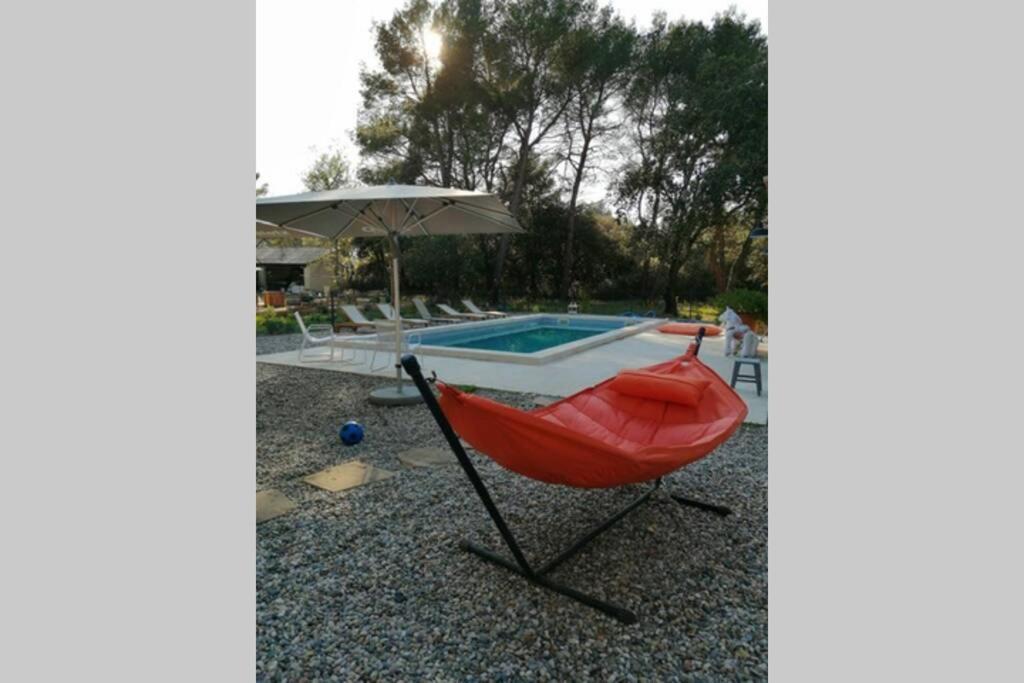 Вилла Gite Dans Les Pins Avec Piscine Мазан Экстерьер фото