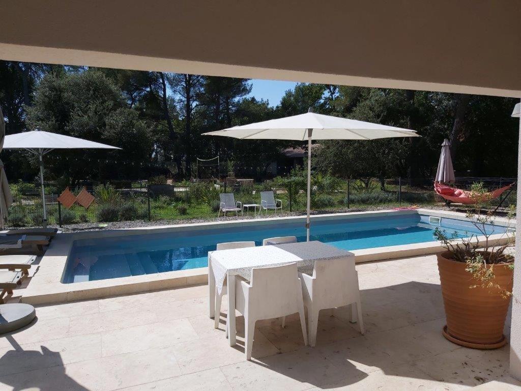 Вилла Gite Dans Les Pins Avec Piscine Мазан Экстерьер фото