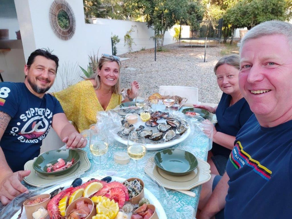 Вилла Gite Dans Les Pins Avec Piscine Мазан Экстерьер фото