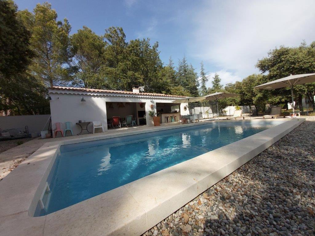Вилла Gite Dans Les Pins Avec Piscine Мазан Экстерьер фото