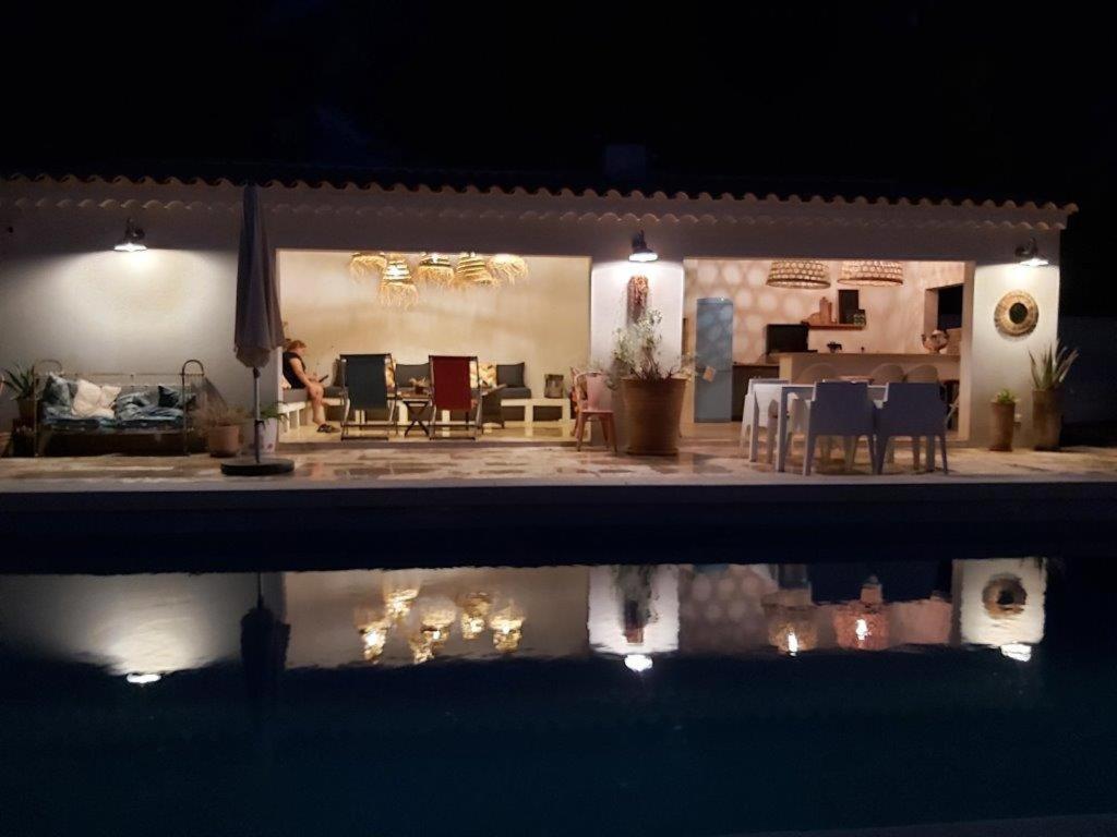 Вилла Gite Dans Les Pins Avec Piscine Мазан Экстерьер фото