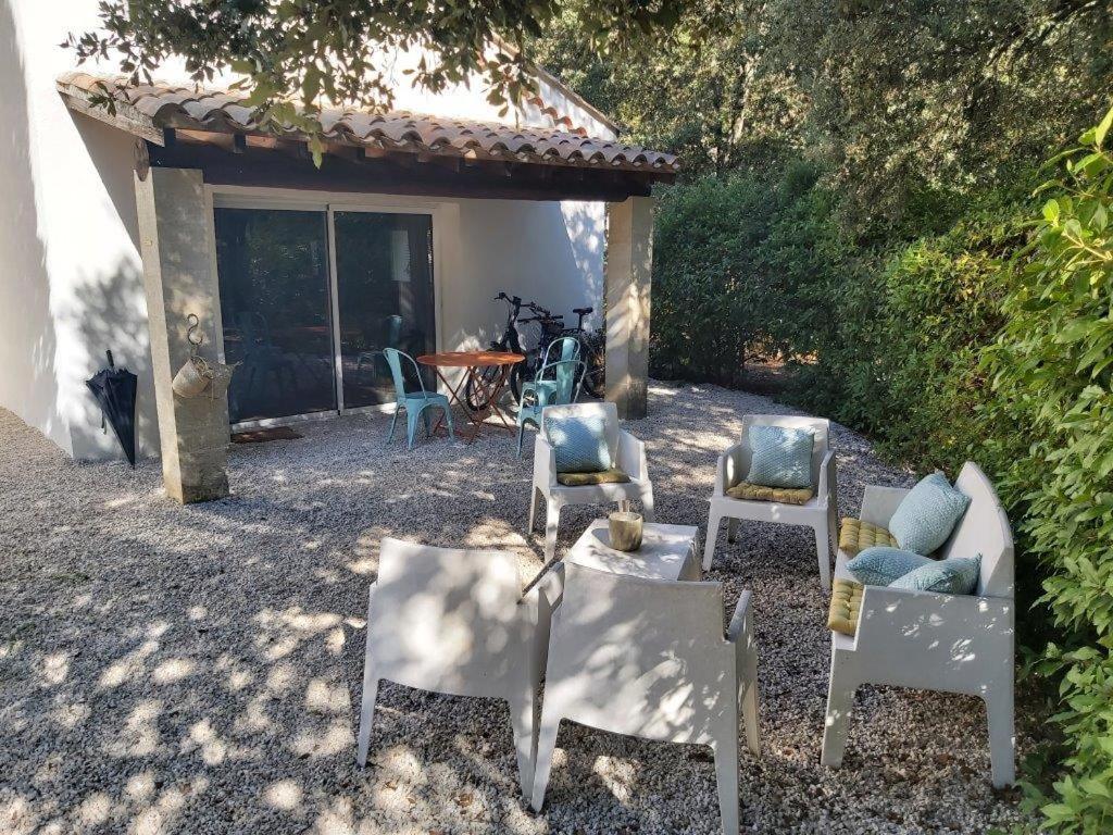 Вилла Gite Dans Les Pins Avec Piscine Мазан Экстерьер фото